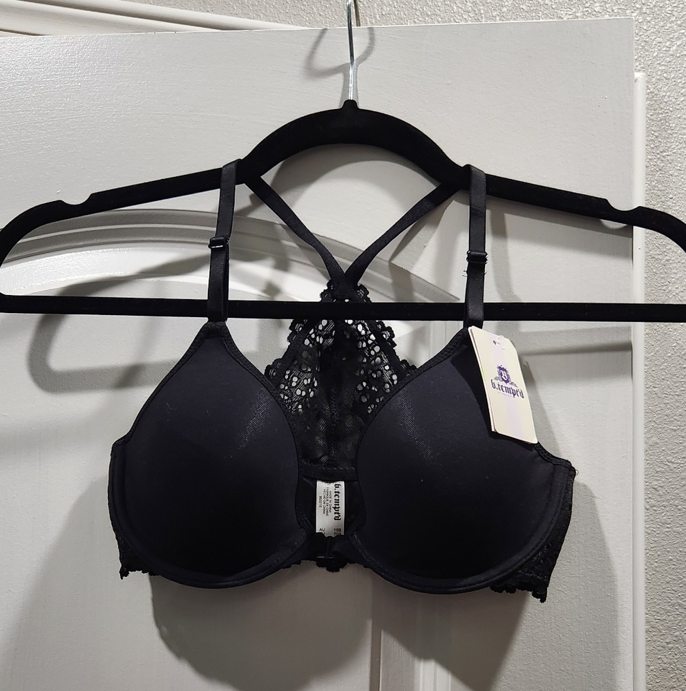 Black Lace Underwire Bra with Front Closure